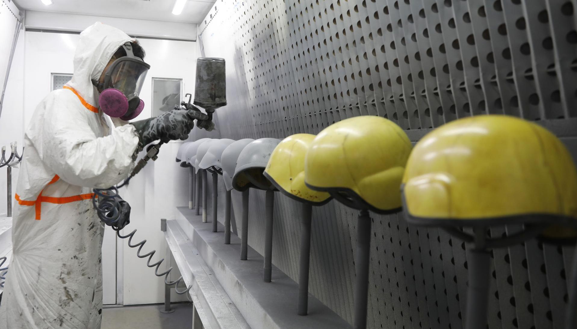 Fábrica de elaboración de cascos en Bogotá.