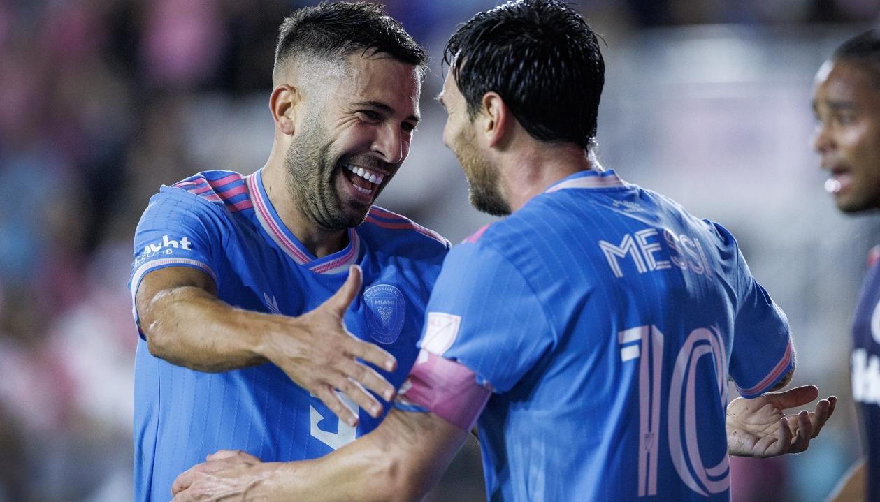 Jordi Alba con el argentino Lionel Messi, su compañero en el Inter Miami.