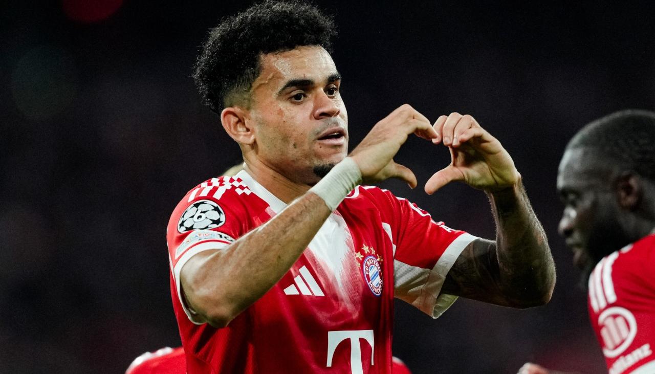 Luis Díaz celebra tras marcar el tercer gol del Bayern Múnich.