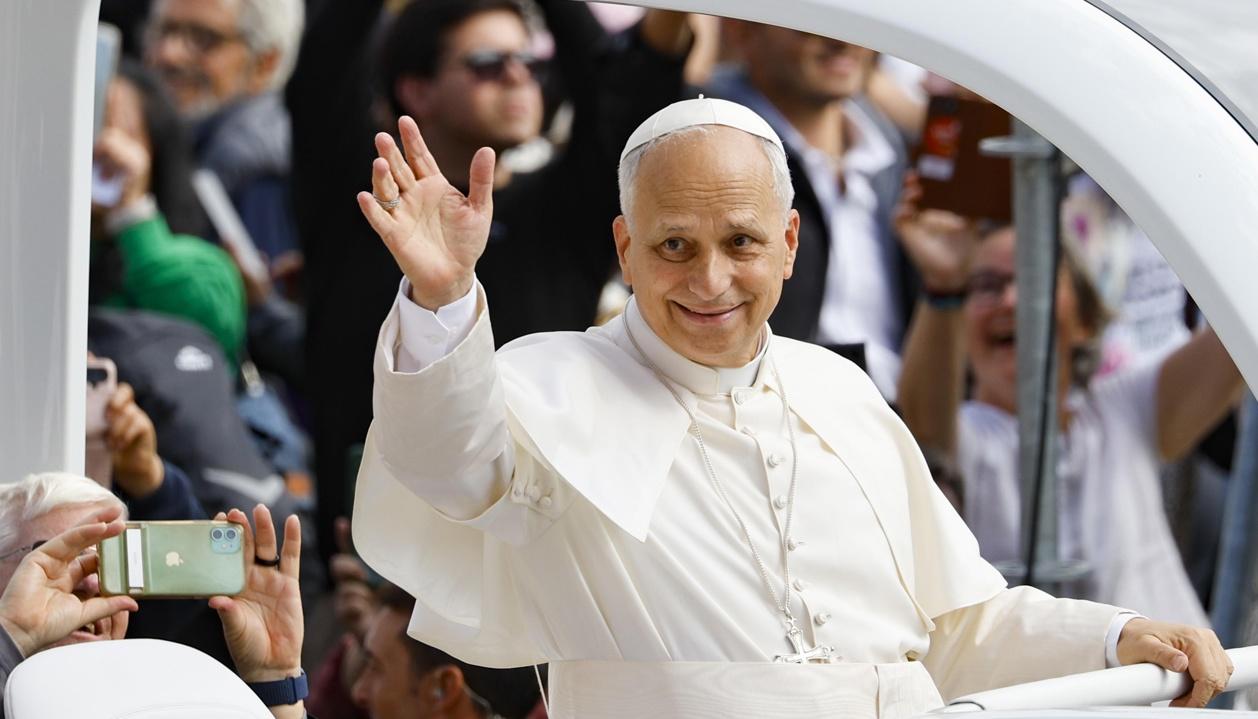 El Papa León XIV, confeso aficionado de los Medias Blancas de Chicago. 