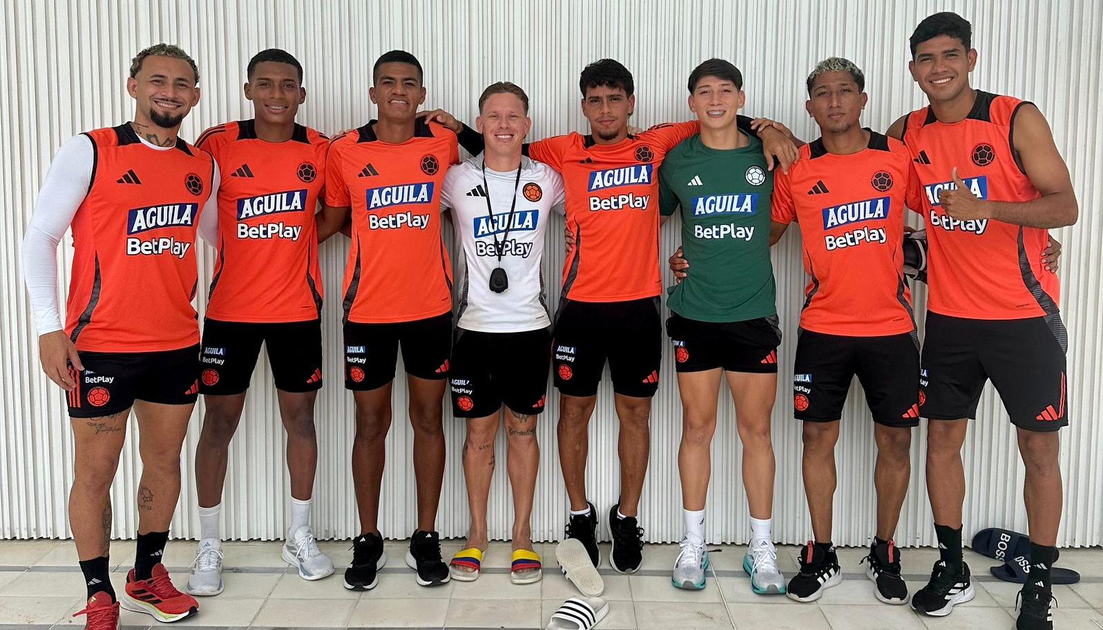 Los ocho atlanticenses integrantes de la Selección Colombia de fútbol playa.