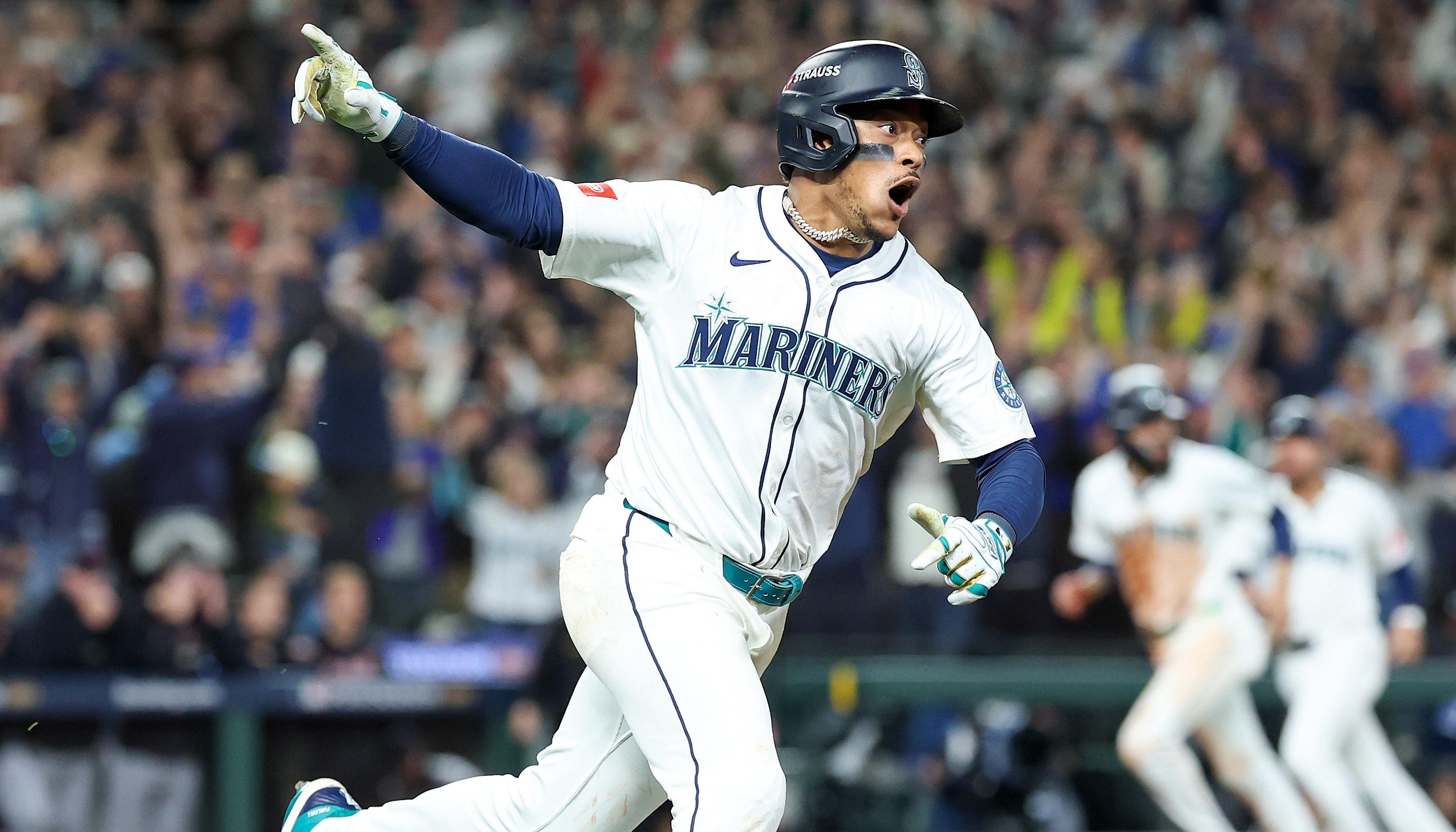 La emoción de Jorge Polanco tras conectar el hit que le dio el triunfo a su equipo. 