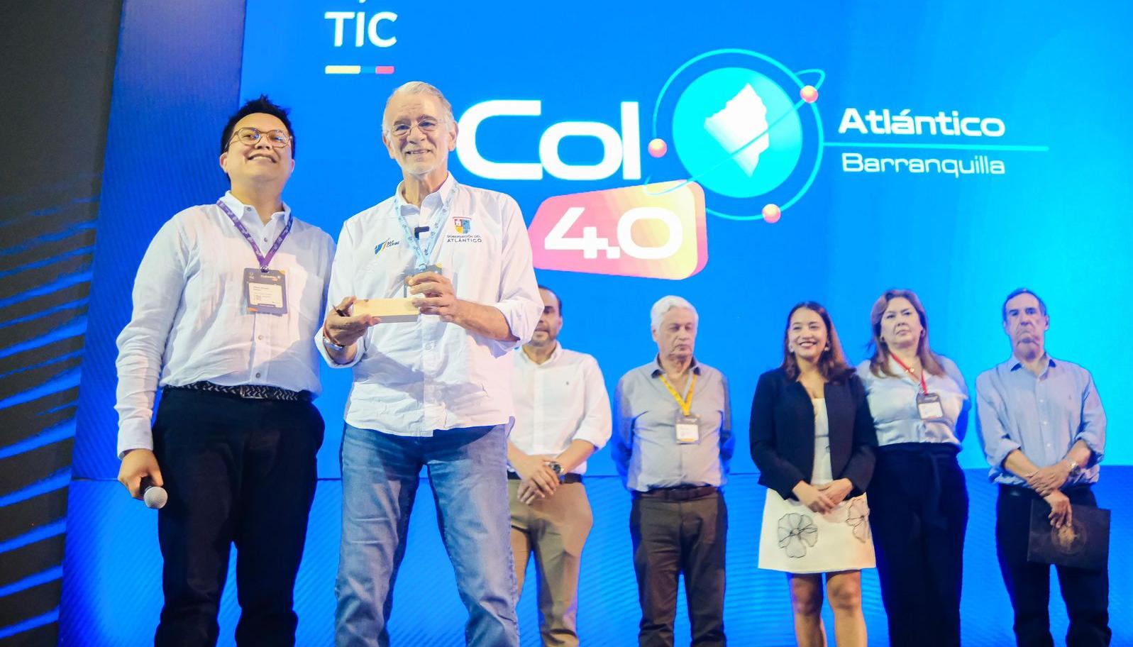 Momentos de la distinción al gobernador Eduardo Verano. 