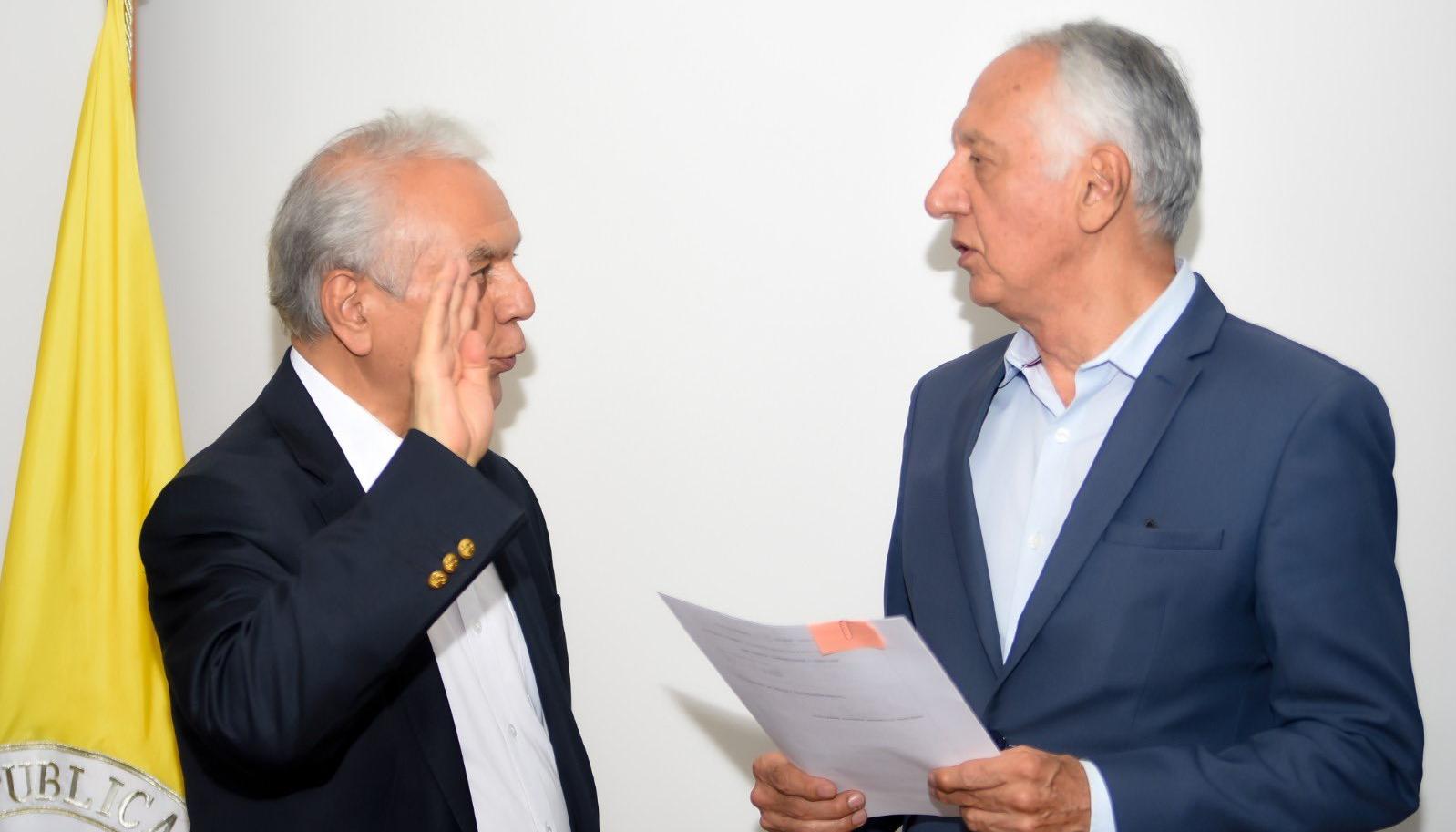 Acto de posesión del SuperSalud Bernardo Camacho.