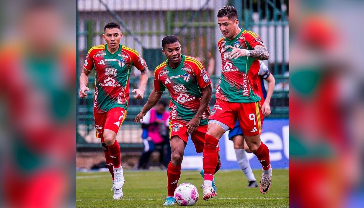 Harold Rivera, Jesús Rivas y Guillermo Paiva durante el partido contra Alianza, en Valledupar. 
