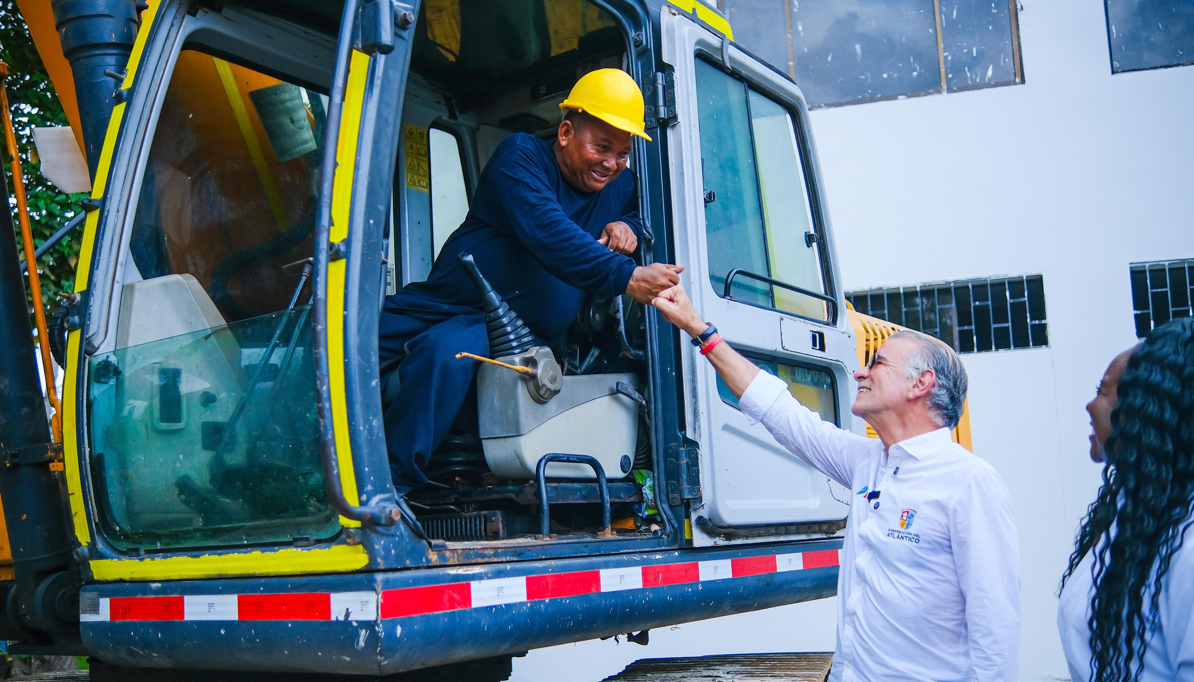 Gobernador Eduardo Verano en la sede Centro de Uniatlántico.