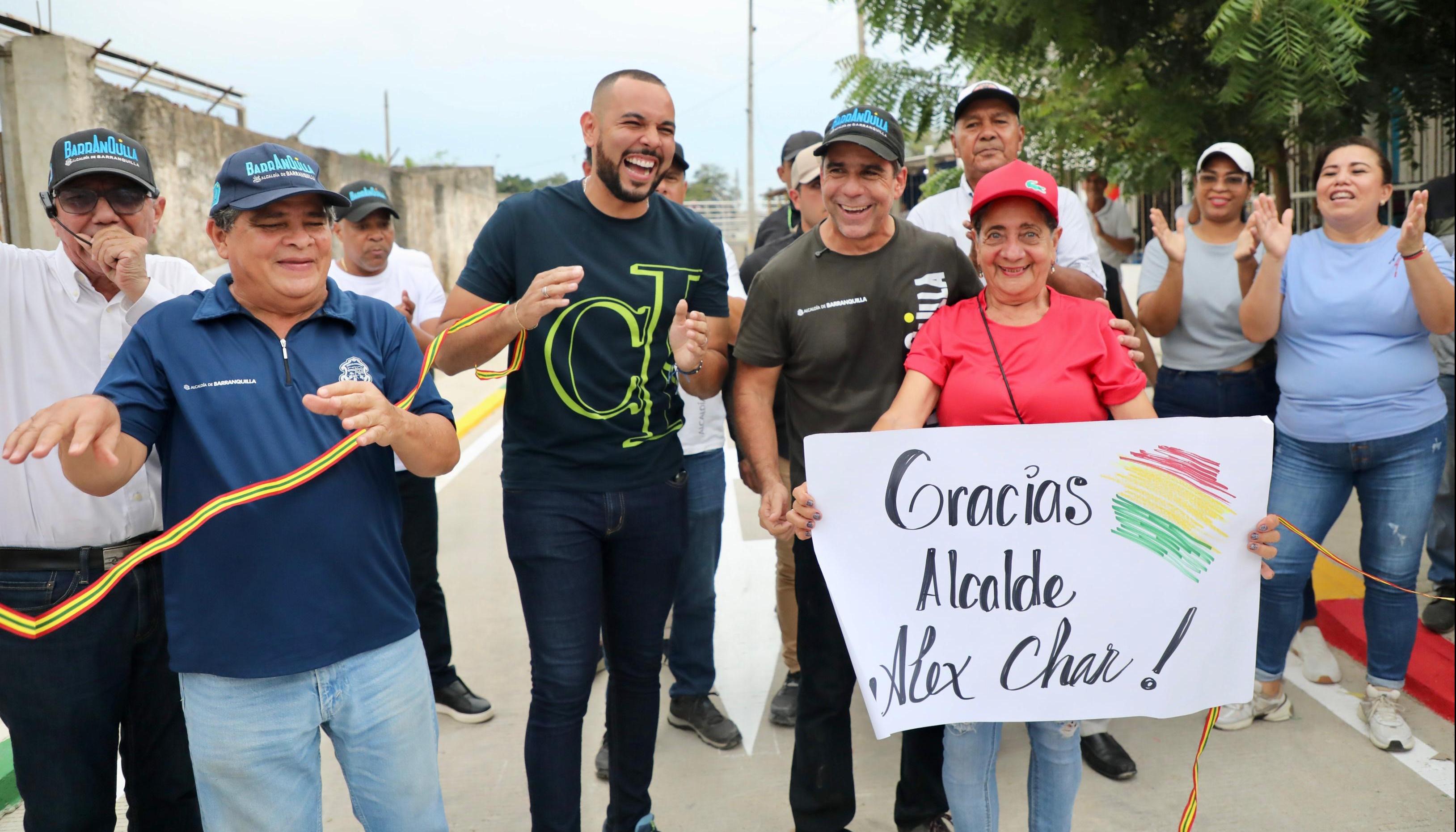 Alcalde Alejandro Char durante la entrega de las nuevas vías. 