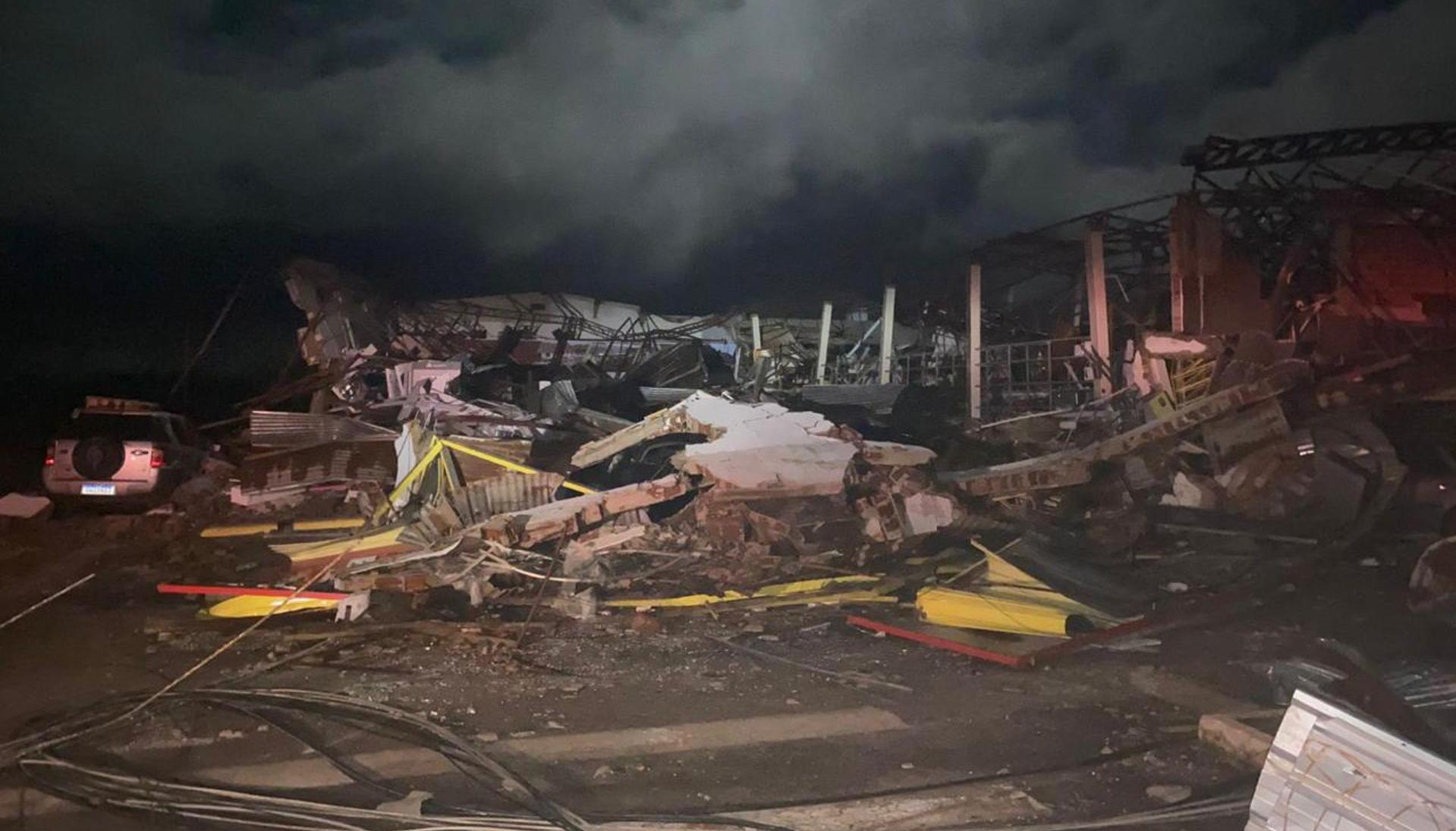 Vivienda destrozada en Brasil por el tornado.