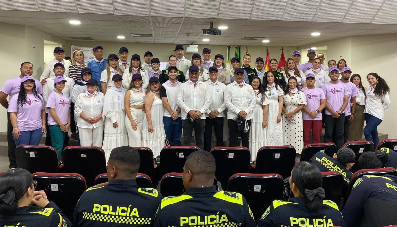 Equipo de Damas y Caballeros púrpura, conformado por el sector académico, político y civil, en el Auditorio Benjamín Herrera de la Sede Principal, Universidad Libre Seccional Barranquilla.