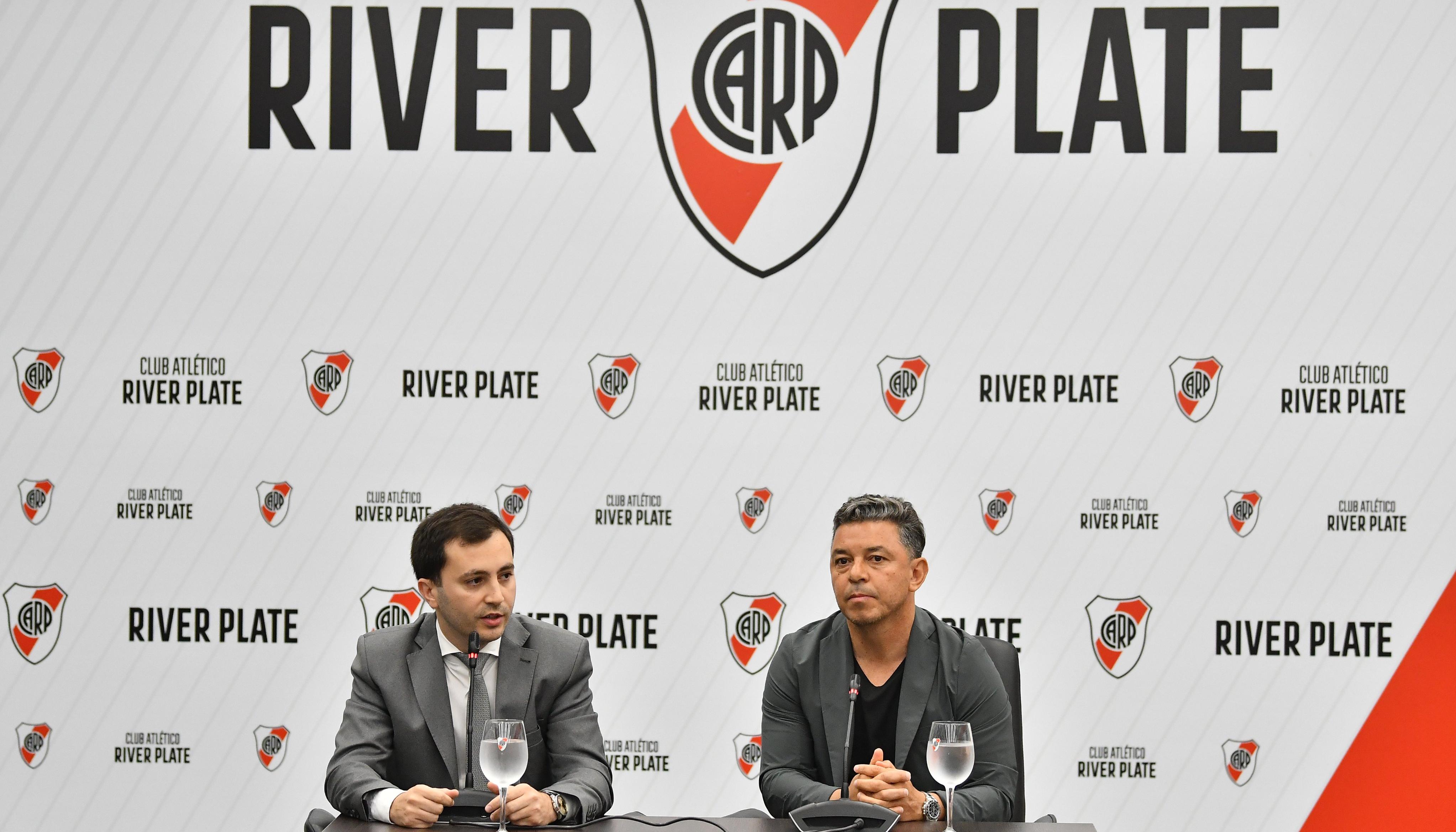 Marcelo Gallardo acompañado del nuevo presidente de River Plate, Stefano di Carlo.
