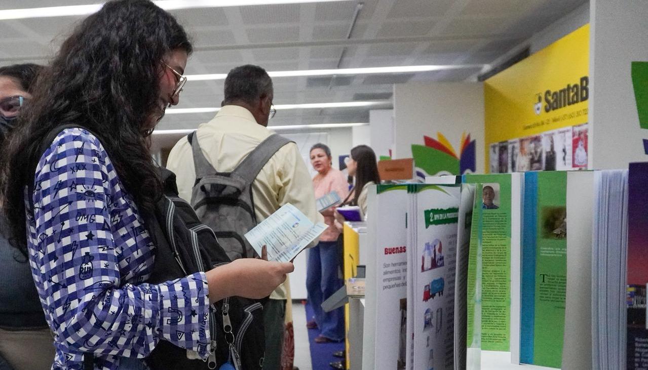 Los stands se encuentran en la Galería de la Plaza de la Paz. 