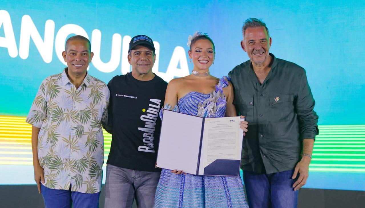 Juan Ospino, secretario de cultura y patrimonio; Alcalde Alejandro Char, la reina Michelle Char y Juan José Jaramillo, gerente de Carnaval de Barranquilla S.A.S