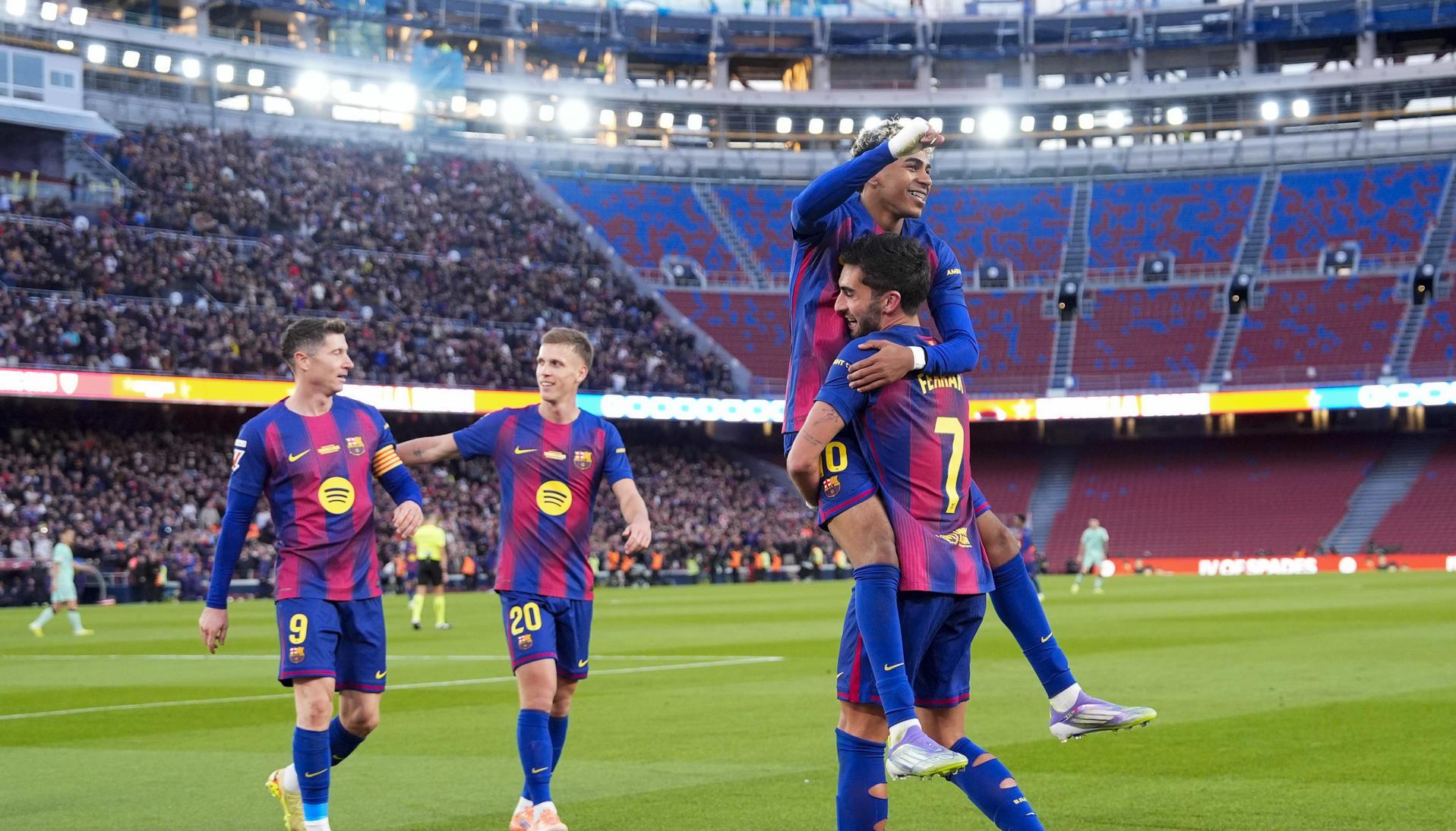 Jugadores del Barcelona celebrando uno de los goles.