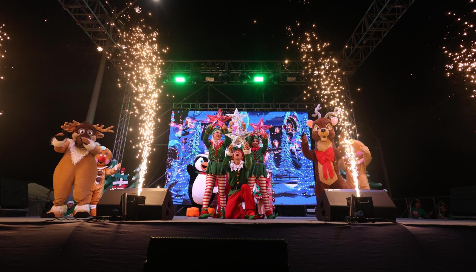 Show navideño alegró a las familias porteñas.