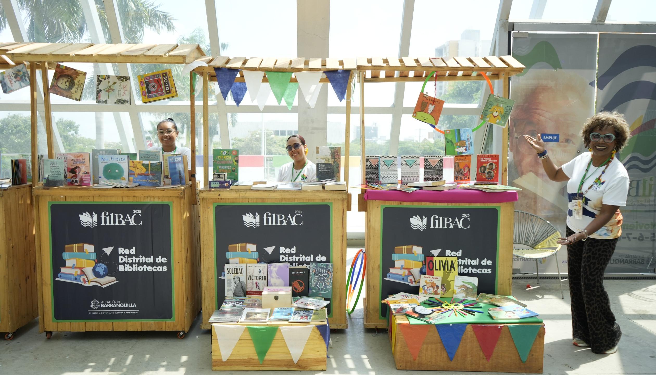 Stands de la Red Distrital de Bibliotecas. 