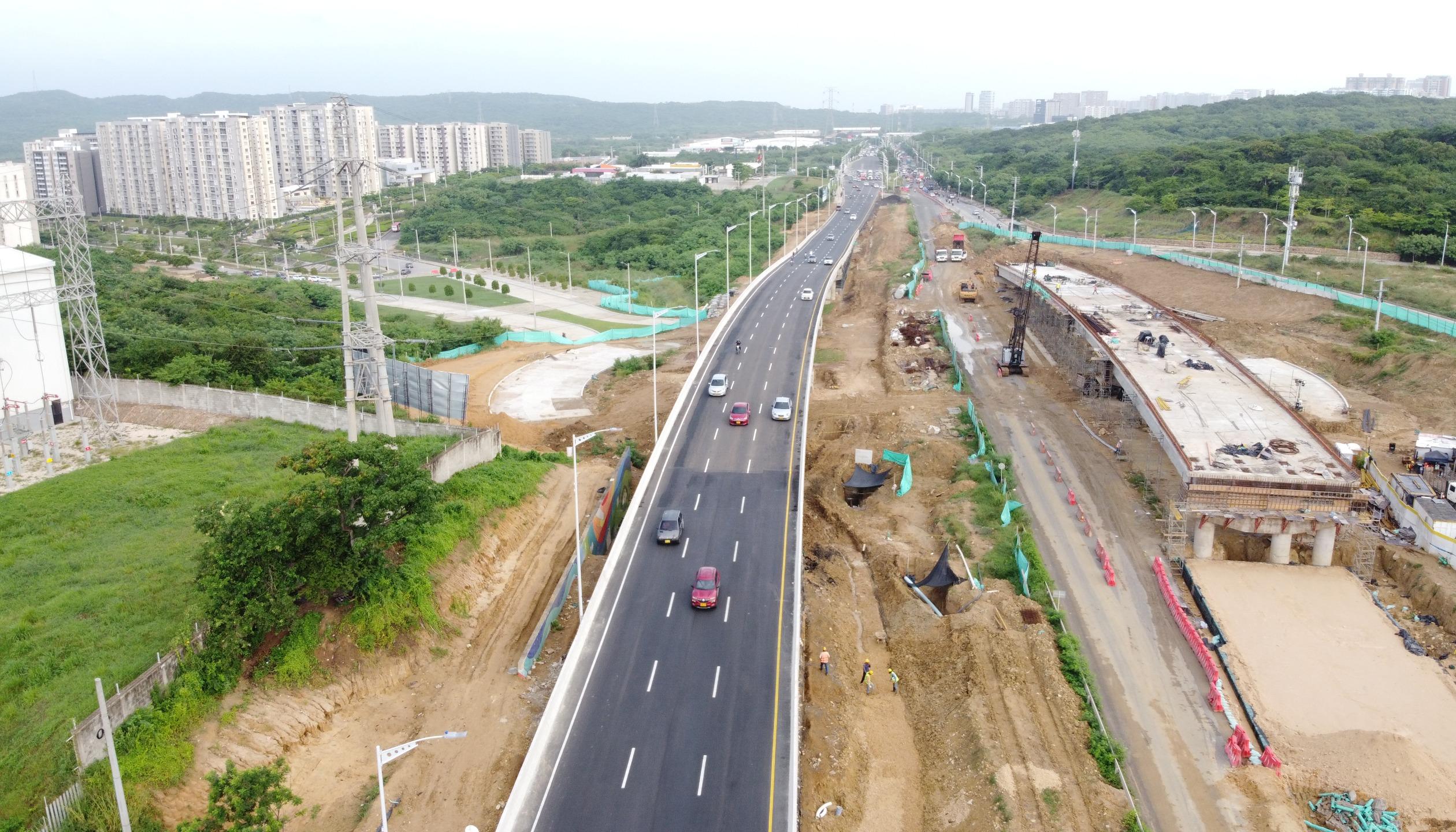 Flujo vehicular en megapuente sentido norte - sur en la Circunvalar.