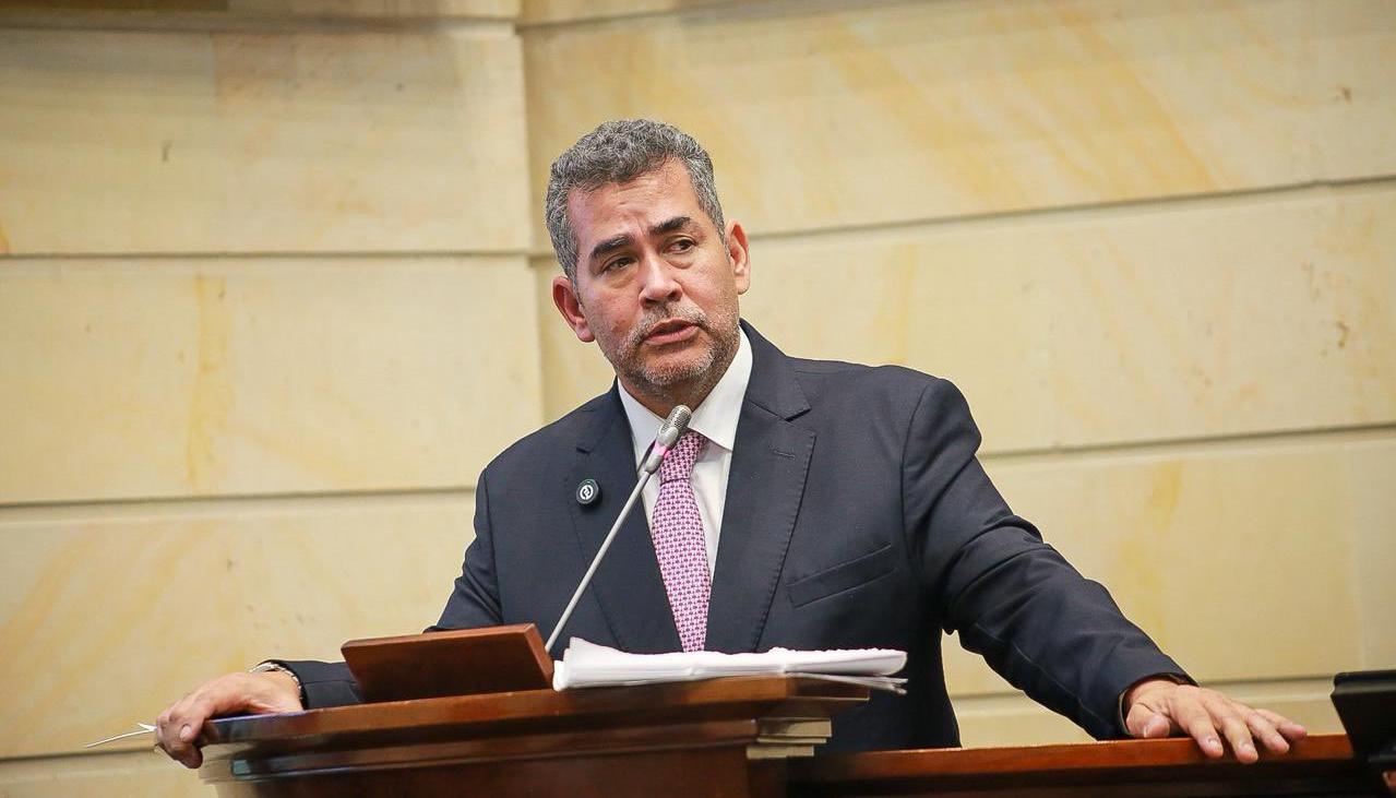 El senador Alejandro Chacón.