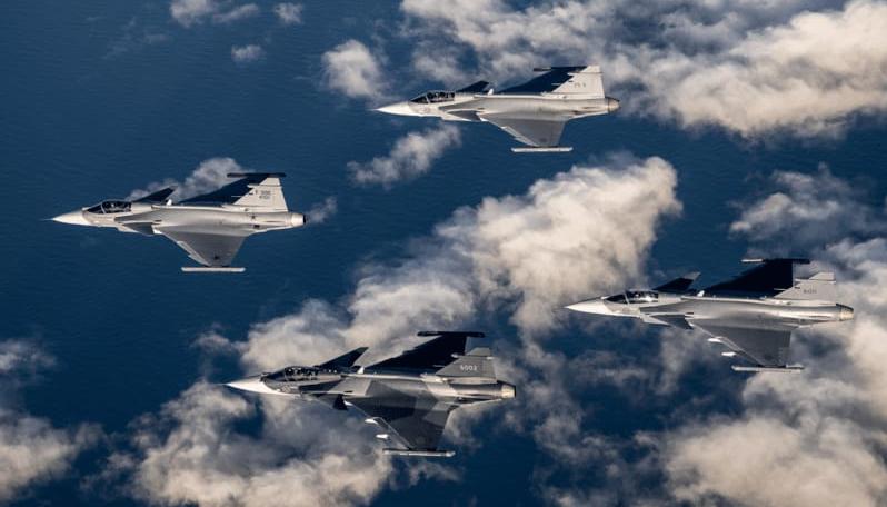 Aviones caza Gripen. 