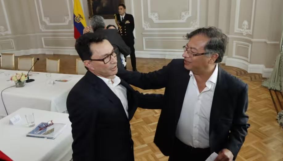 El precandidato Carlos Caicedo y el Presidente Gustavo Petro.