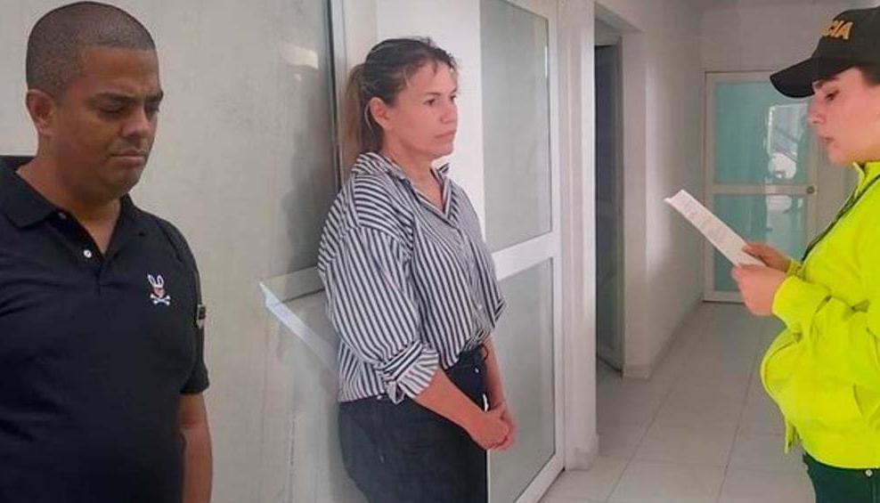 Abraham Muñoz Guerra y Margarita Viviana Bula Trujillo cuando eran capturados por la Dijin.