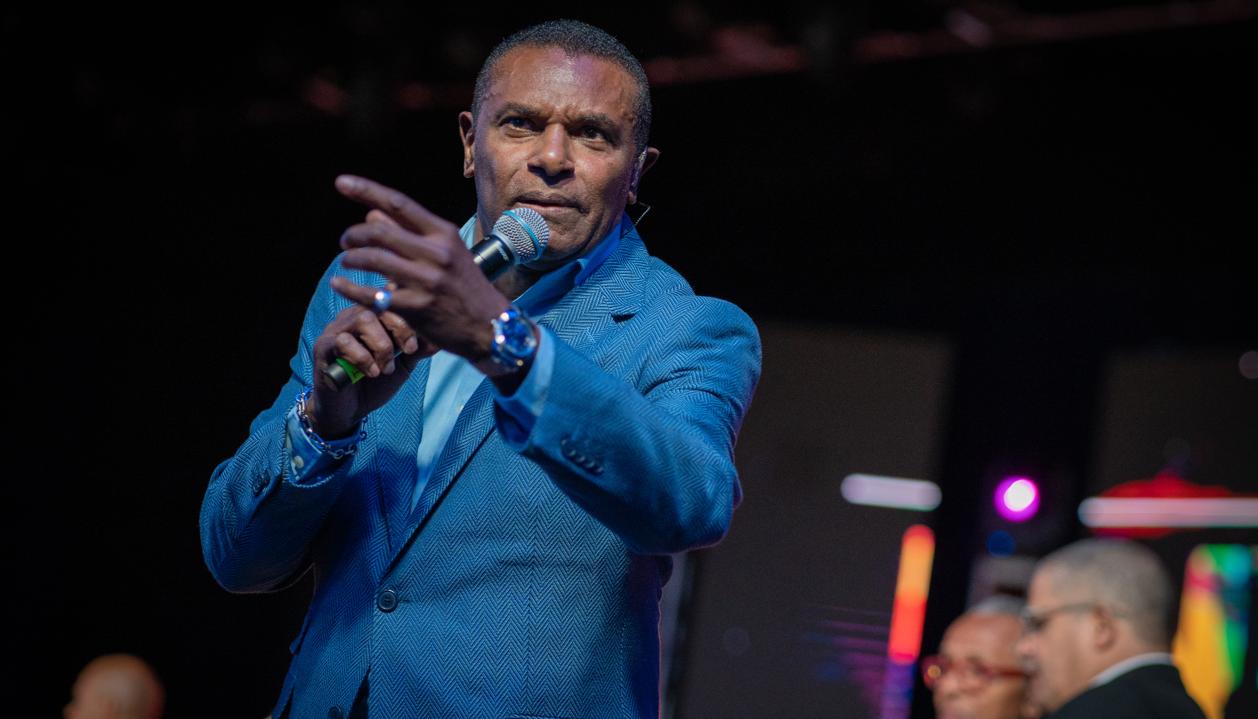 José Alberto El Canario.