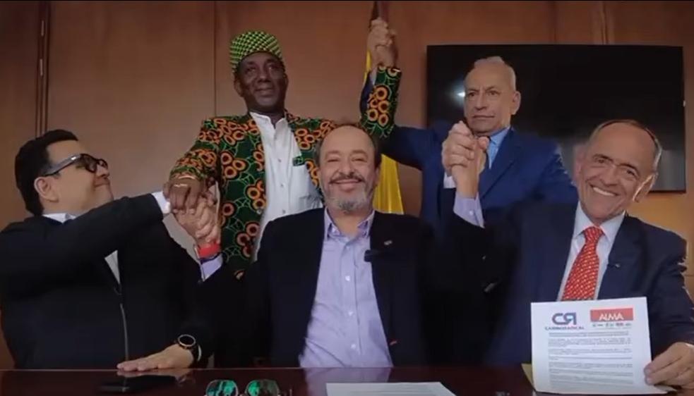 El director de Cambio Radical, Germán Córdoba, y los representantes de la Coalición Alma.