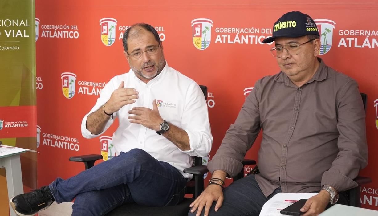 El director del Tránsito del Atlántico, Carlos Mafio Granados, y el subdirector vial William Noguera.