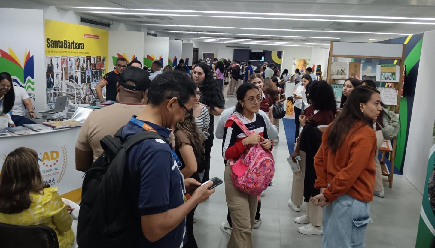 Asistentes a la Feria del Libro en Barranquilla. 