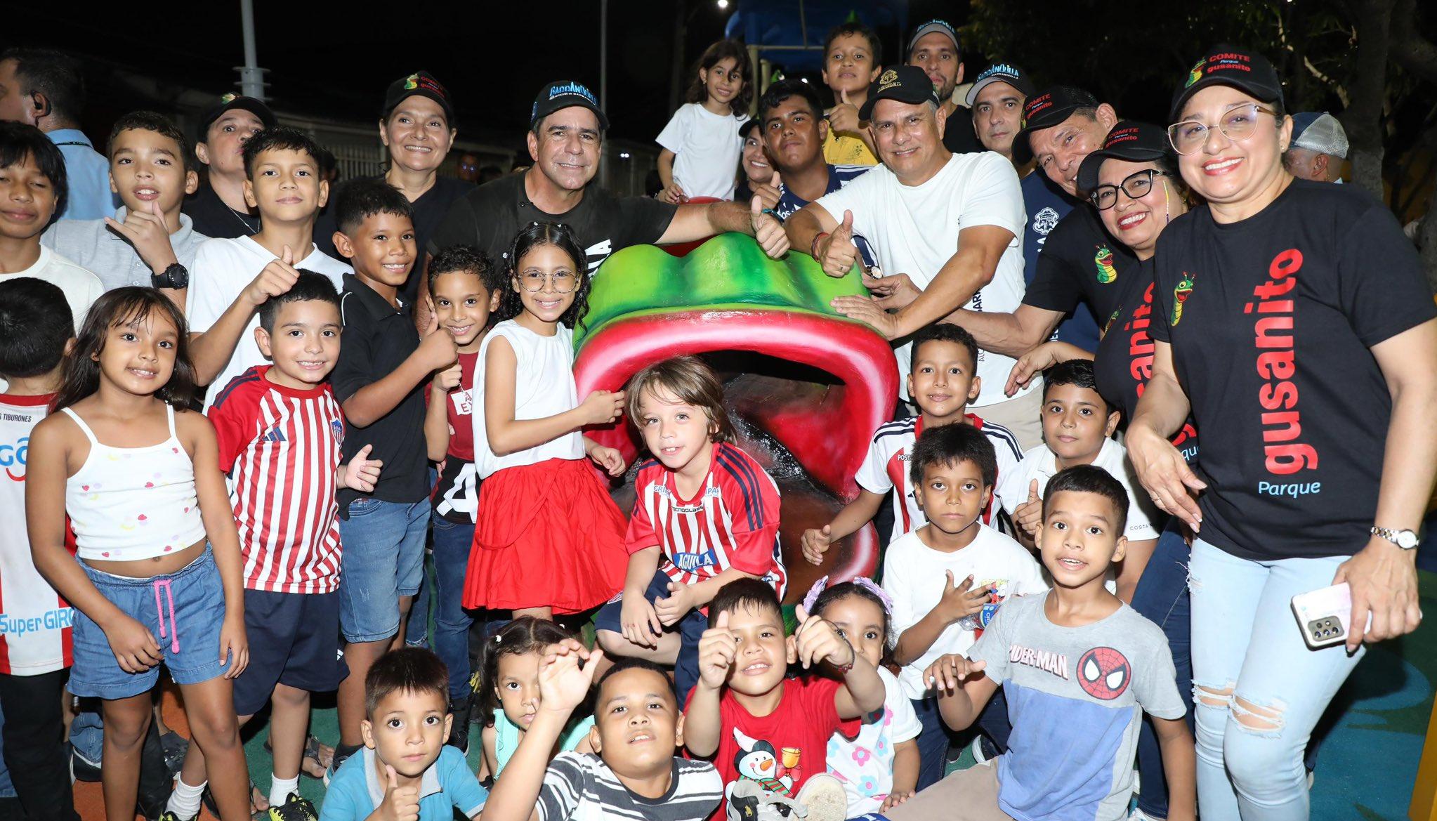 Alcalde Alejandro Char en acto de entrega en el barrio Las Nieves.
