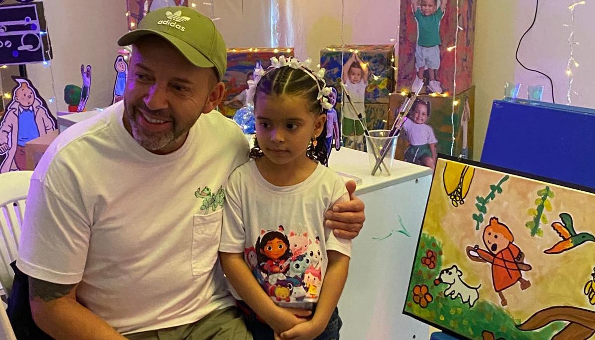 Gabriel Ortega Tamayo en el taller artístico.