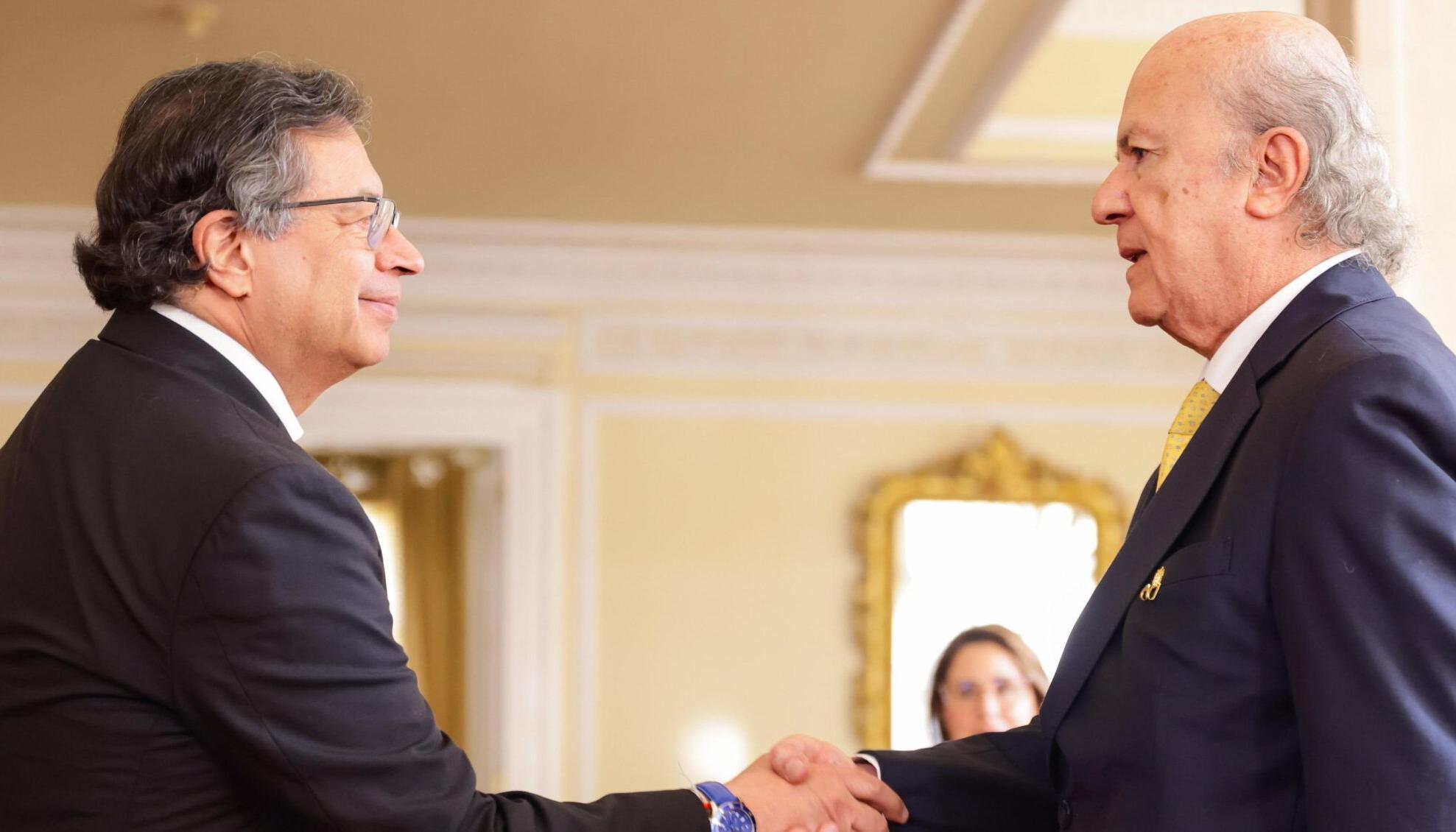 Gustavo Petro y César Julio Valencia.