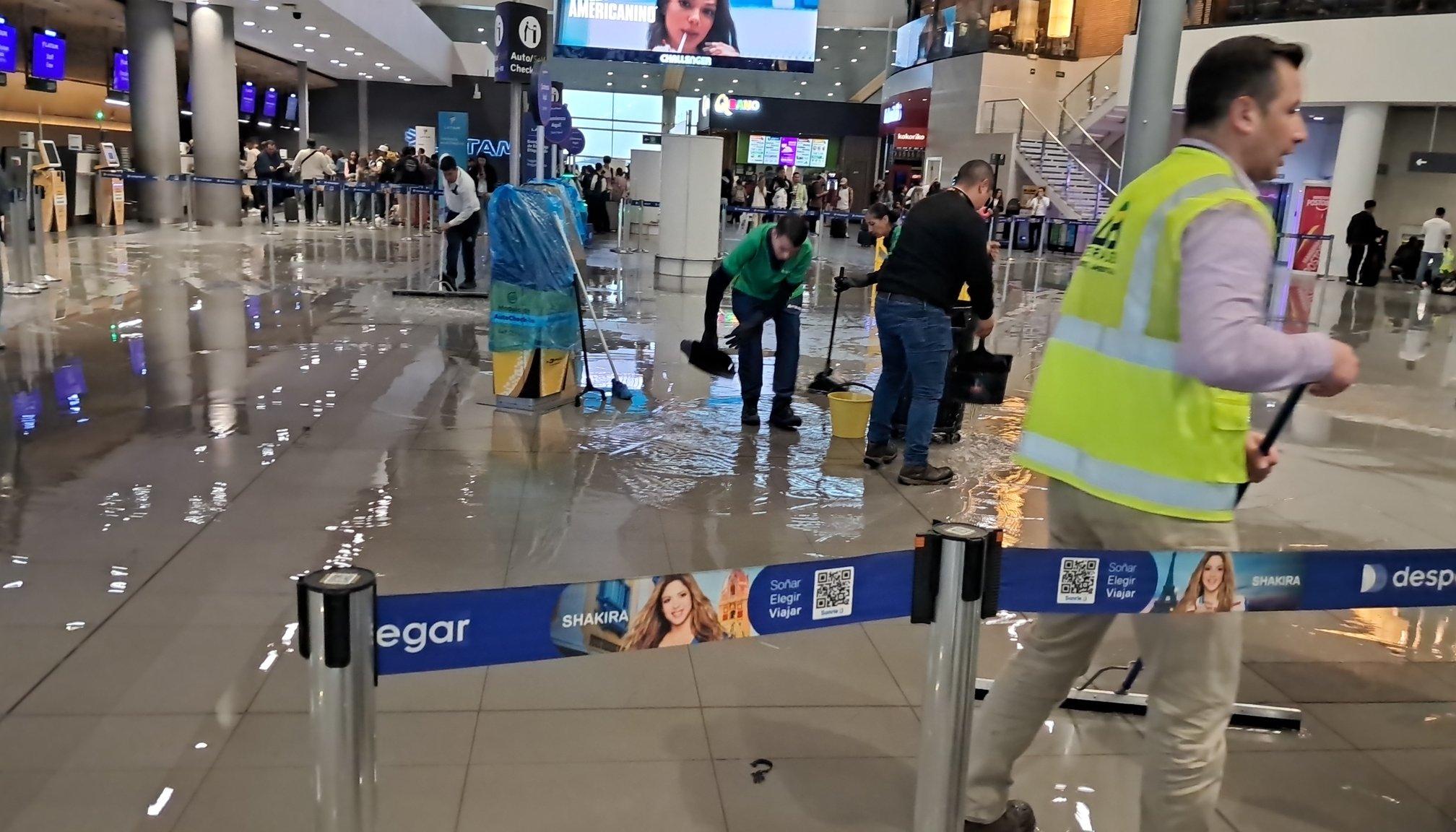 Inundaciones en el aeropuerto El Dorado. 