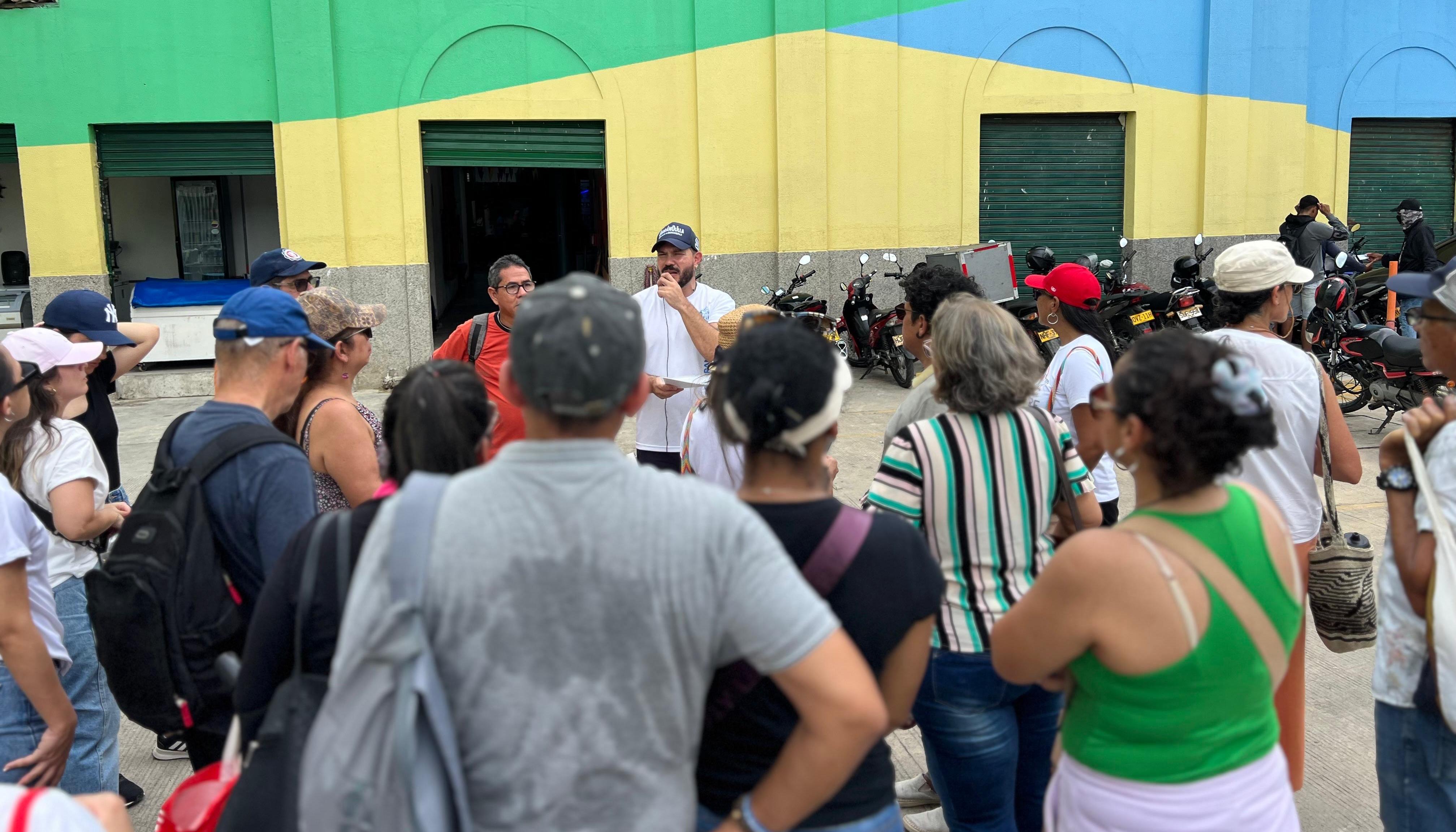 Recorrido por mercados públicos.