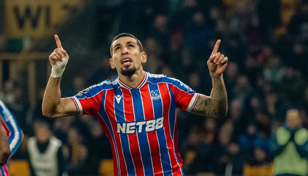 Daniel Muñoz celebrando su gol.