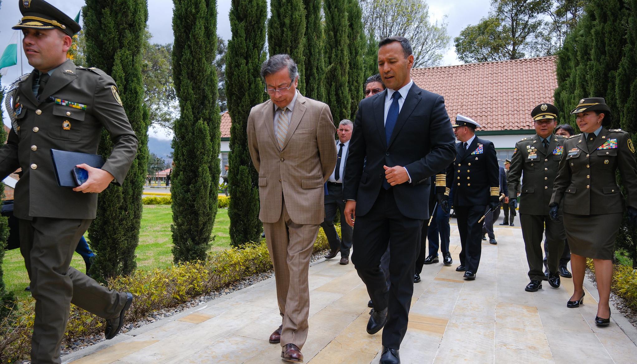 El Presidente Gustavo Petro y el Ministro de Defensa, Pedro Sánchez.