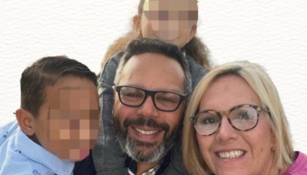 Rafael Tudares junto a sus hijos y esposa.