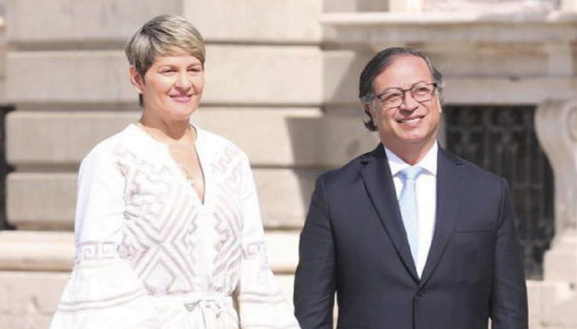 Verónica Alcocer y el Presidente Gustavo Petro.