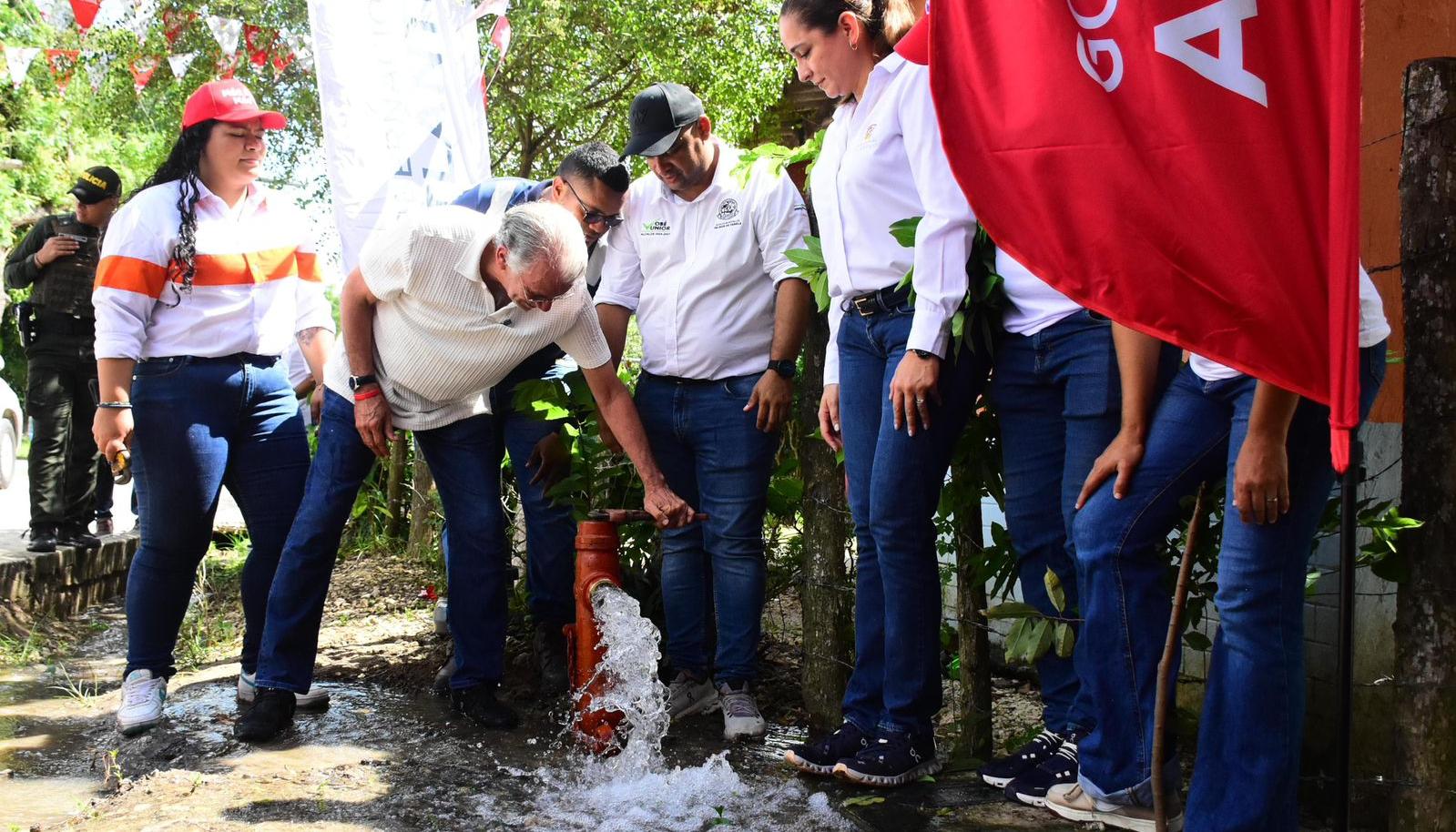 Eduardo Verano, gobernador del Atlántico, en la inauguración del acueducto.