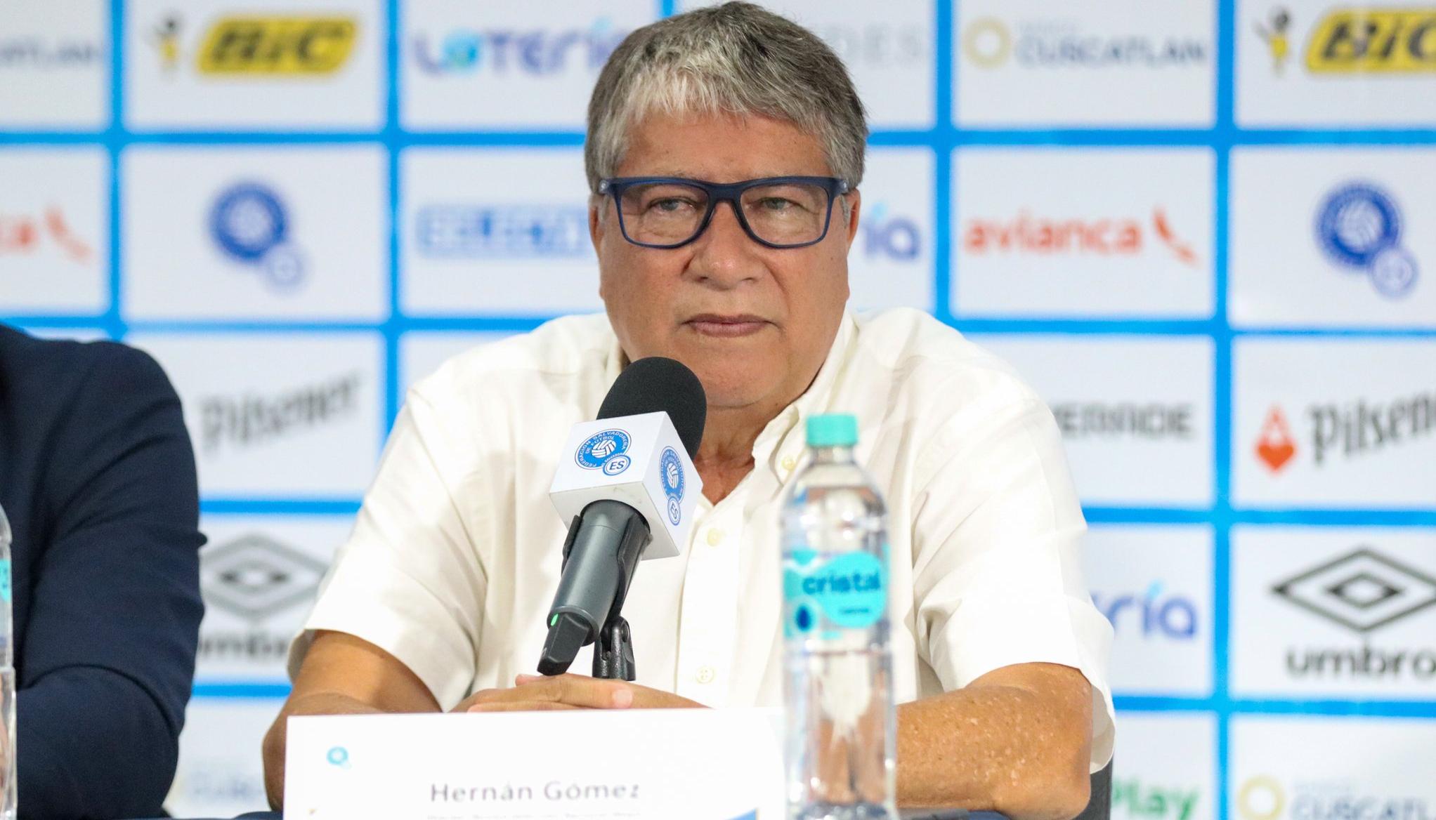 El colombiano Hernán Darío Gómez, técnico de El Salvador. 