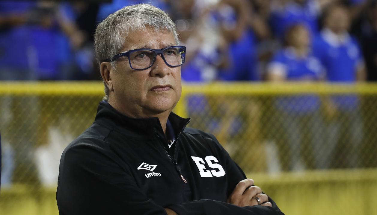 Hernán Darío Gómez asumió en El Salvador en febrero del presente año. 