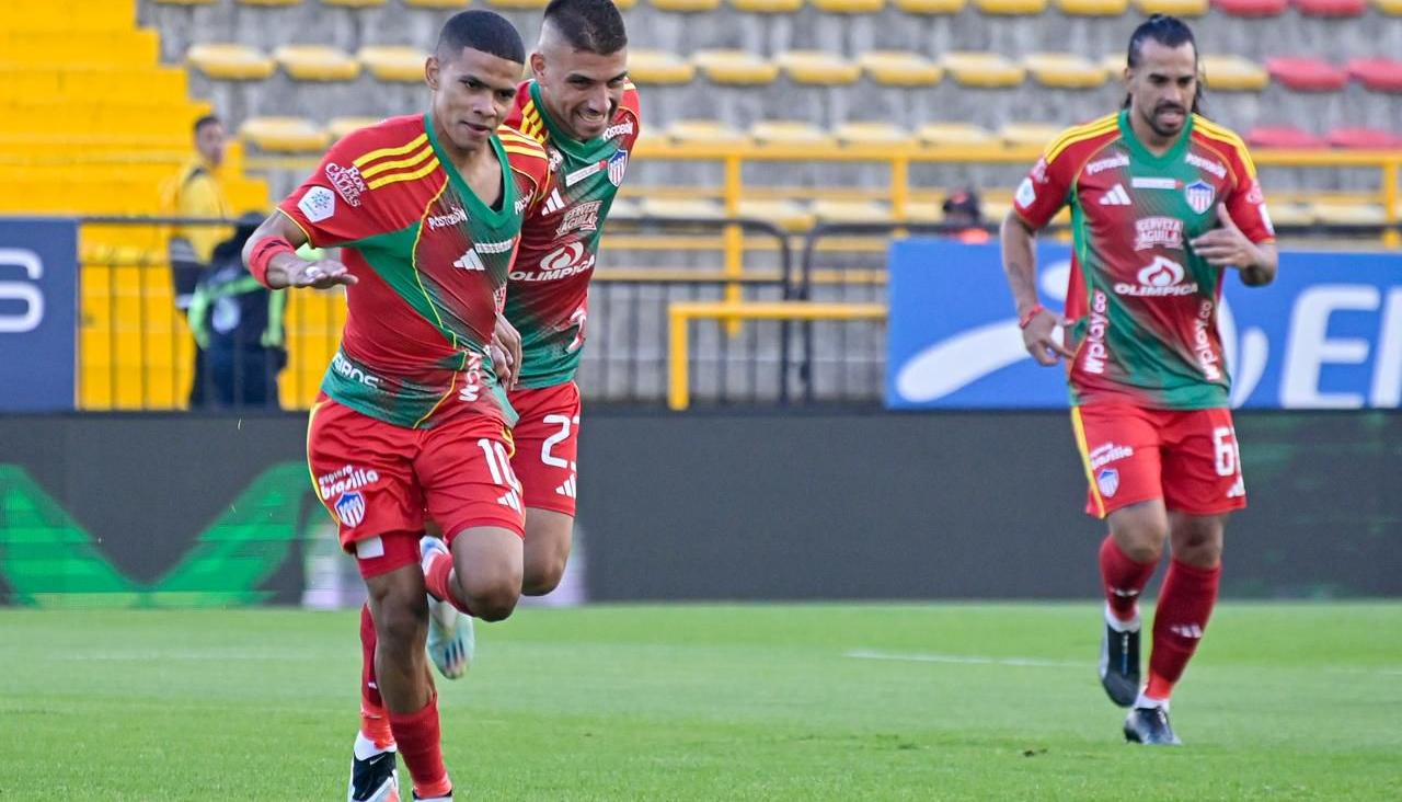José Enamorado celebra el gol que le dio la ventaja parcial al Junior.
