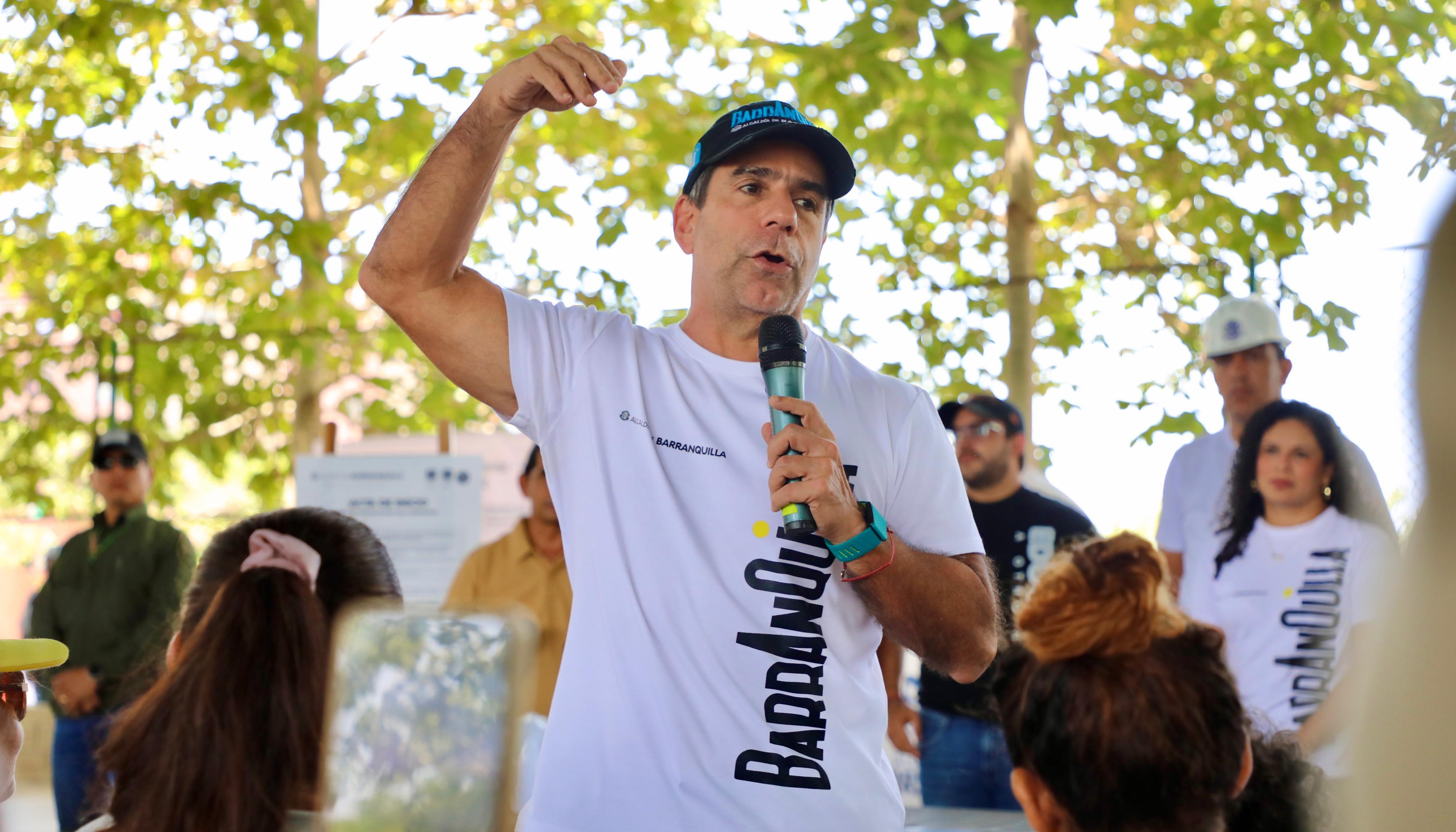 Alcalde Alejandro Char durante el anuncio del Paso La Chinita.