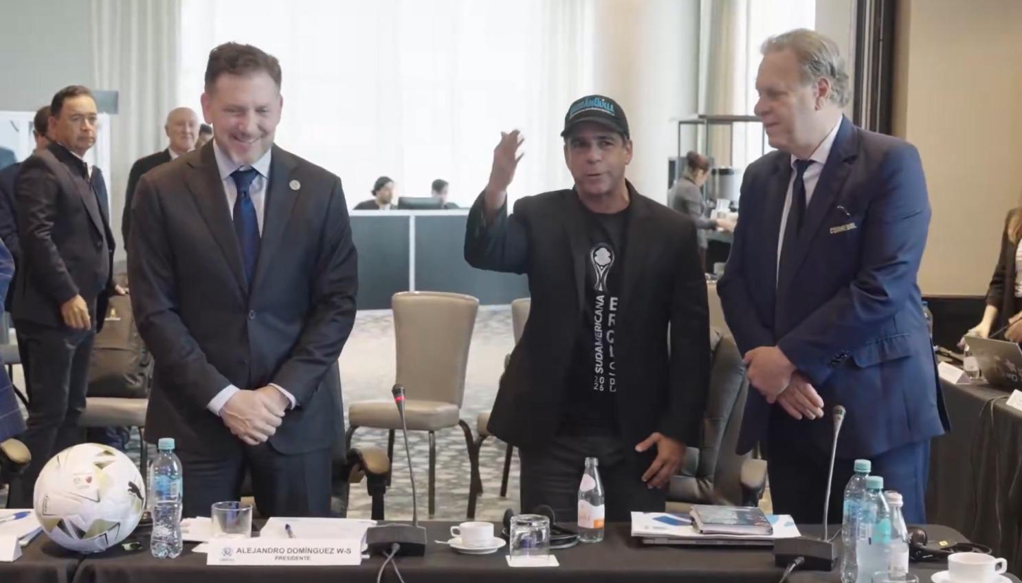 El presidente de la Conmebol Alejandro Domínguez, Alcalde Alejandro Char y el presidente de la FCF Ramón Jesurun. 