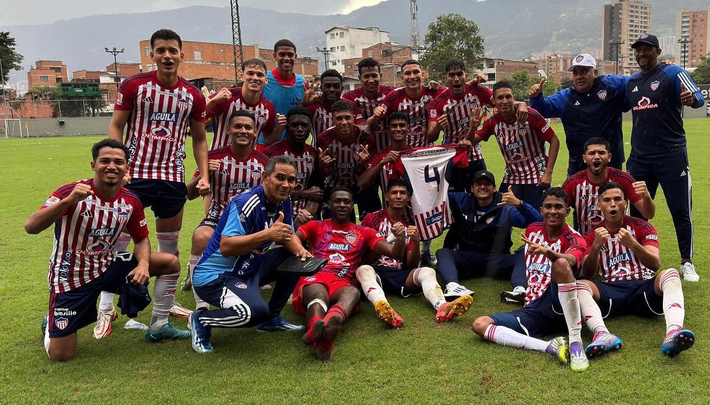 Junior sub–20 tras su clasificación a la final en Envigado. 