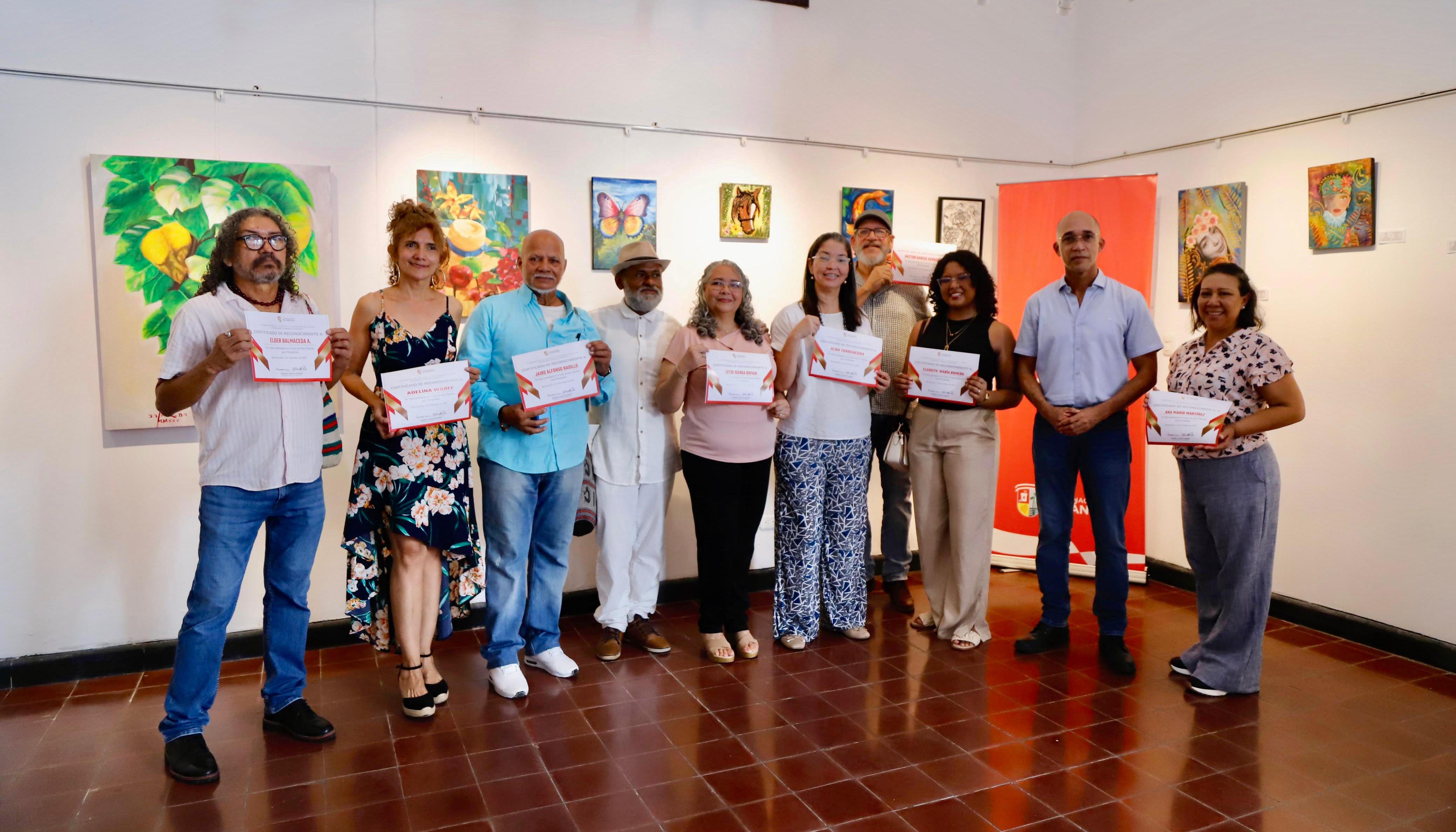 Artistas plásticos al final el taller.