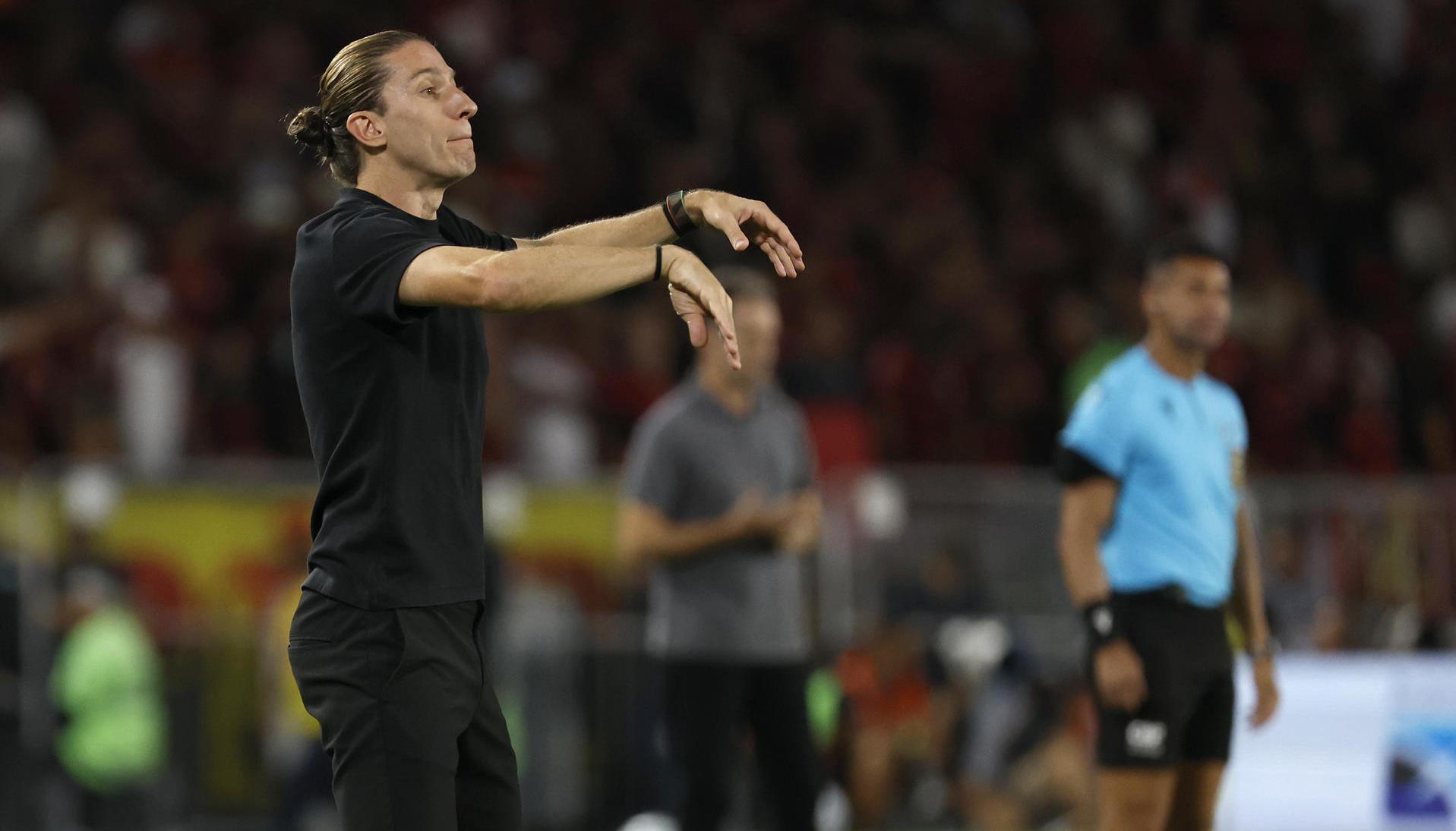 Filipe Luís, técnico de Flamengo.