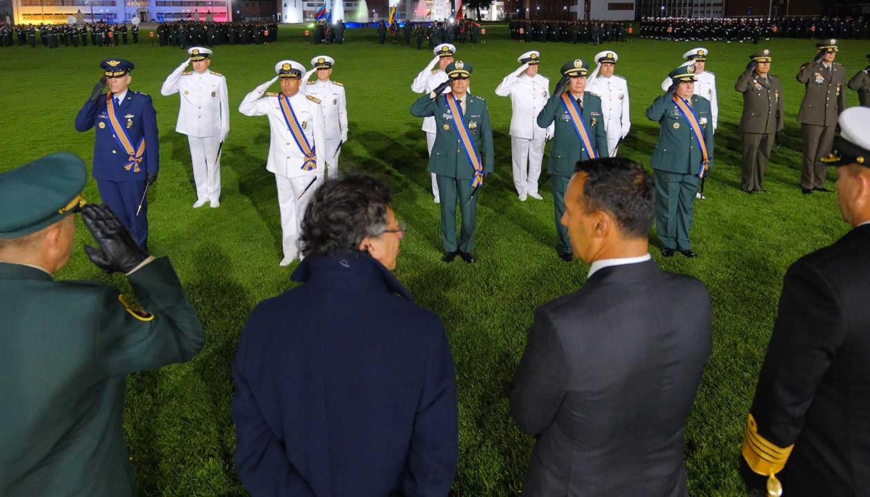 El Presidente Petro durante la ceremonia de ascensos en la Escuela Militar de Cadetes José María Córdova.