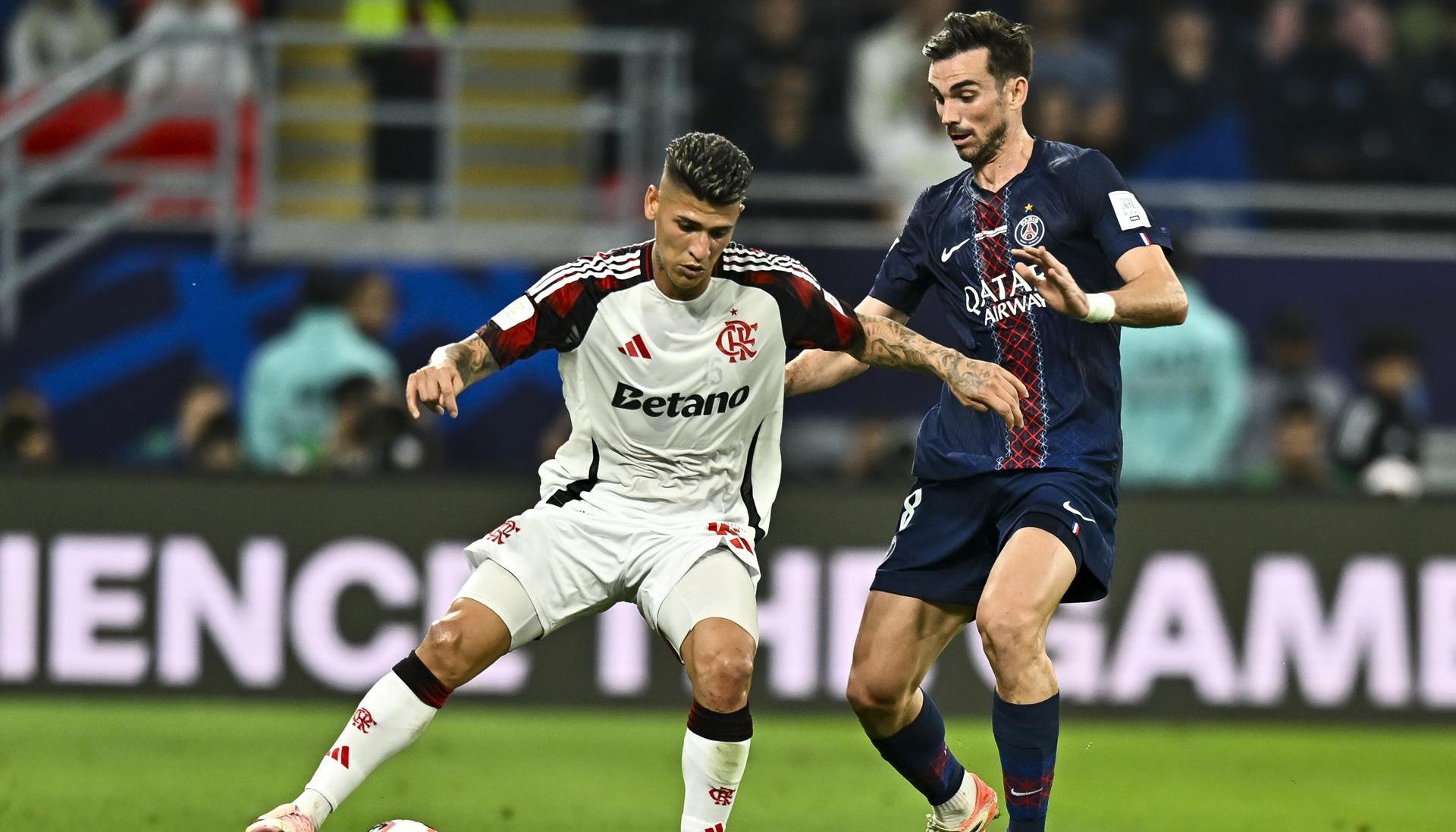 Jorge Carrascal en acción de juego.