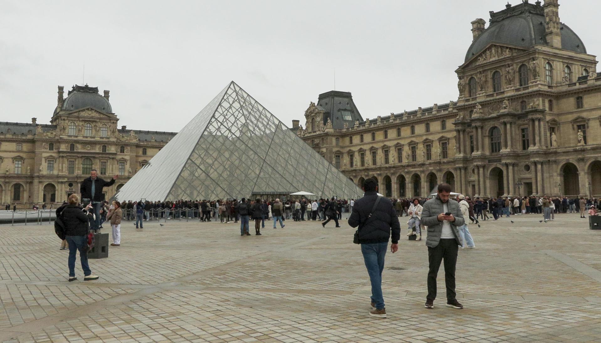 Museo del Louvre en París.