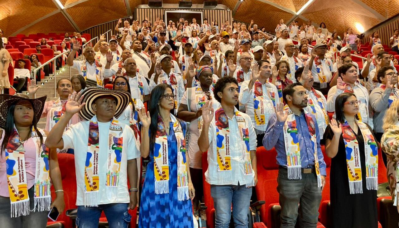 Los estudiantes durante el acto en el auditorio de la Fábrica de Cultura. 